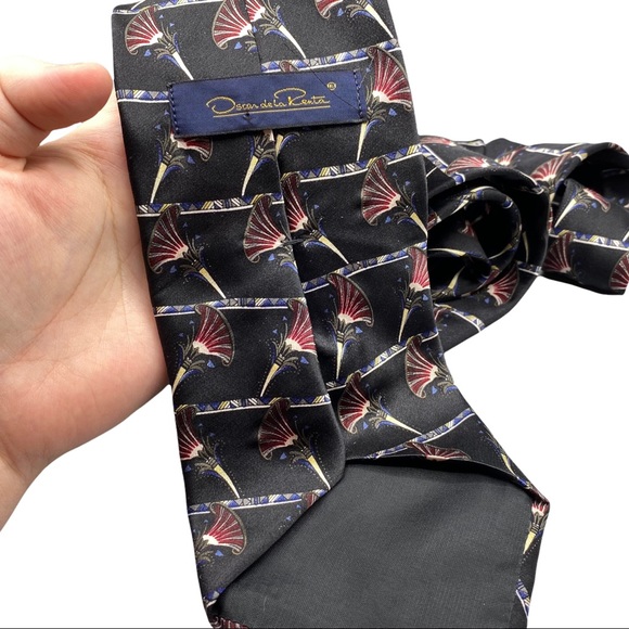 Oscar de la Renta Silk Tie Black Horn Novelty Print Geometric Work Career - Picture 4 of 7
